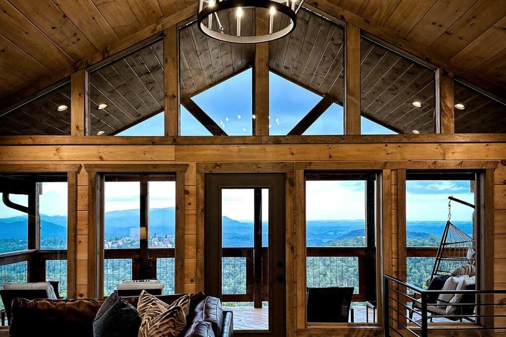 Mountain Vista Lodge: Luxury Cabin with Hot Tub and Scenic Views Sevierville Exterior photo