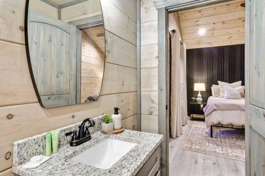 Mountain Vista Lodge: Luxury Cabin with Hot Tub and Scenic Views Sevierville Exterior photo