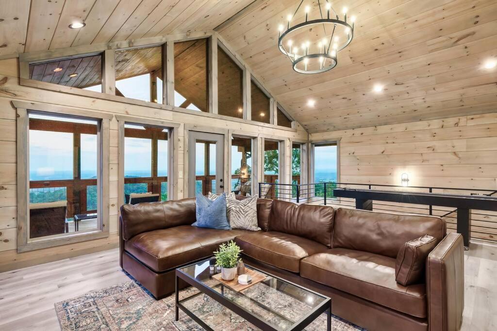 Mountain Vista Lodge: Luxury Cabin with Hot Tub and Scenic Views Sevierville Exterior photo
