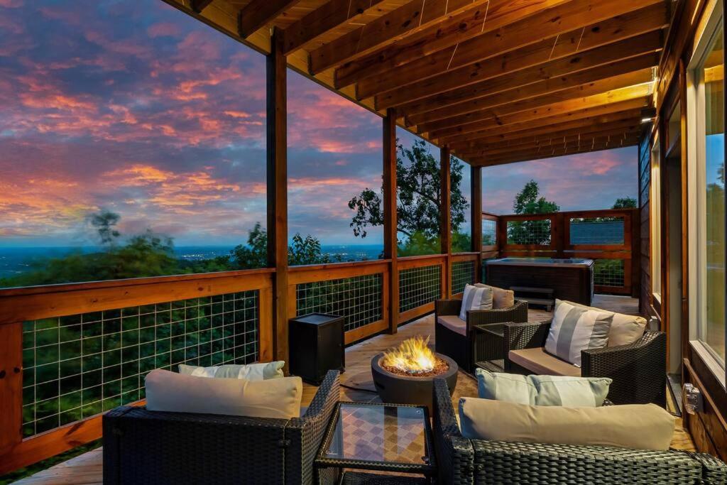 Mountain Vista Lodge: Luxury Cabin with Hot Tub and Scenic Views Sevierville Exterior photo